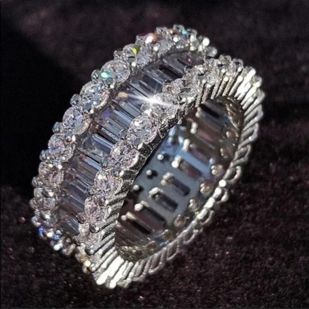 NEW BAGGAGE 925 STERLING SILVER DIAMOND RING, CUTE RING, SHINY RING. - Picture 6 of 7